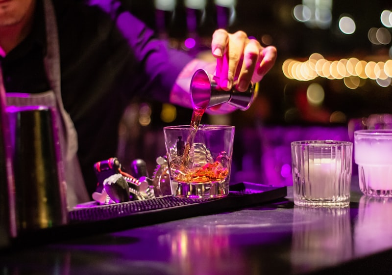 Bars cachés Marseille — speakeasy et adresses secrètes à trouver